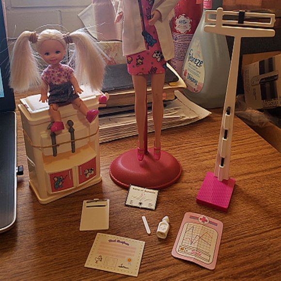 Retired 2000 Dr Barbie & Kelly Children's Pediatrician - Picture 2 of 2